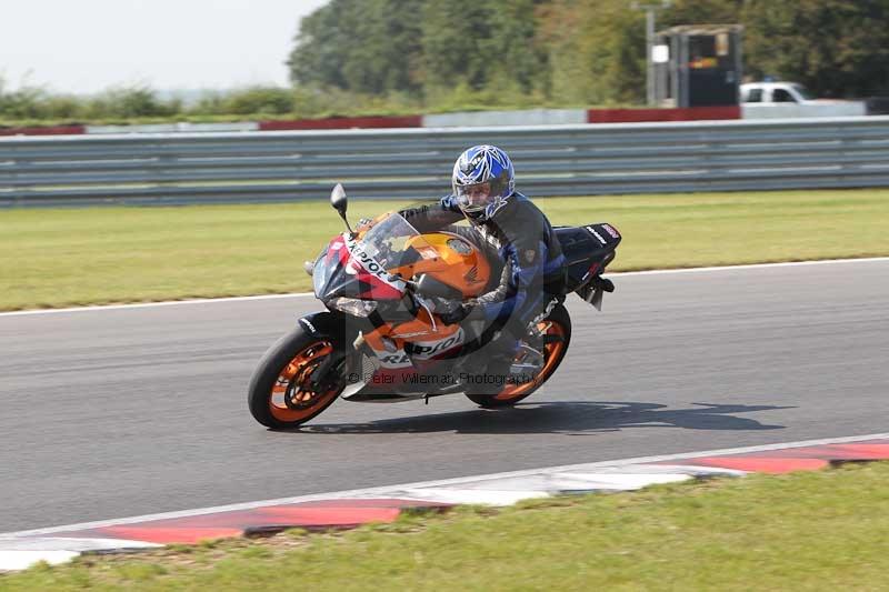 Motorcycle action photographs;Trackday digital images;event digital images;eventdigitalimages;no limits trackday;peter wileman photography;snetterton;snetterton circuit norfolk;snetterton photographs;trackday;trackday photos