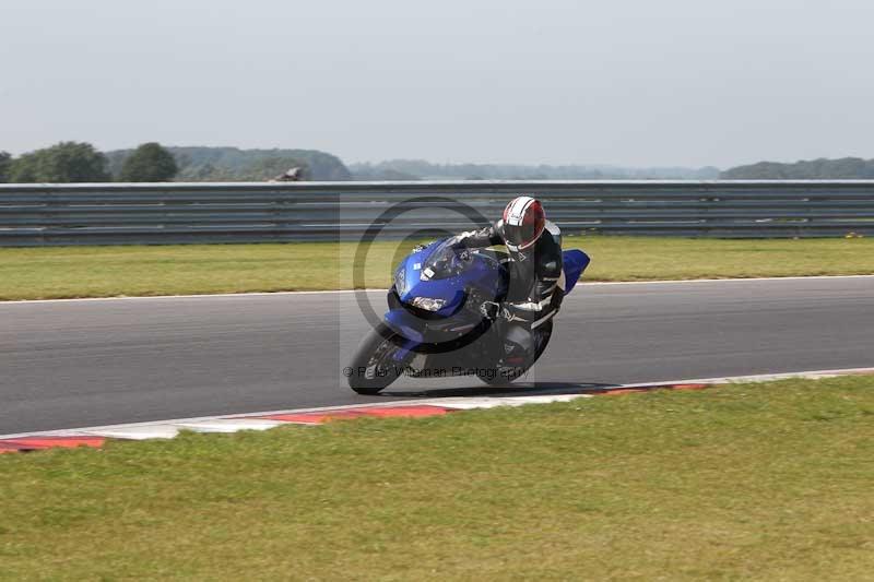 Motorcycle action photographs;Trackday digital images;event digital images;eventdigitalimages;no limits trackday;peter wileman photography;snetterton;snetterton circuit norfolk;snetterton photographs;trackday;trackday photos