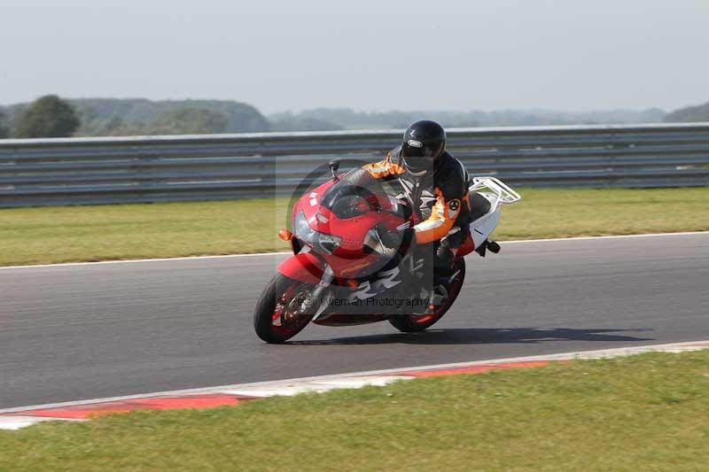 Motorcycle action photographs;Trackday digital images;event digital images;eventdigitalimages;no limits trackday;peter wileman photography;snetterton;snetterton circuit norfolk;snetterton photographs;trackday;trackday photos