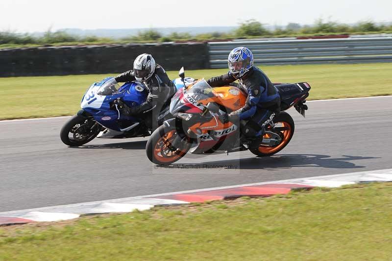 Motorcycle action photographs;Trackday digital images;event digital images;eventdigitalimages;no limits trackday;peter wileman photography;snetterton;snetterton circuit norfolk;snetterton photographs;trackday;trackday photos