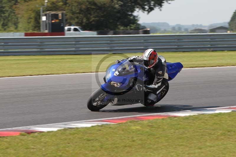 Motorcycle action photographs;Trackday digital images;event digital images;eventdigitalimages;no limits trackday;peter wileman photography;snetterton;snetterton circuit norfolk;snetterton photographs;trackday;trackday photos