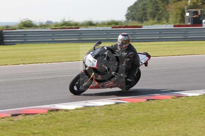 Motorcycle action photographs;Trackday digital images;event digital images;eventdigitalimages;no limits trackday;peter wileman photography;snetterton;snetterton circuit norfolk;snetterton photographs;trackday;trackday photos