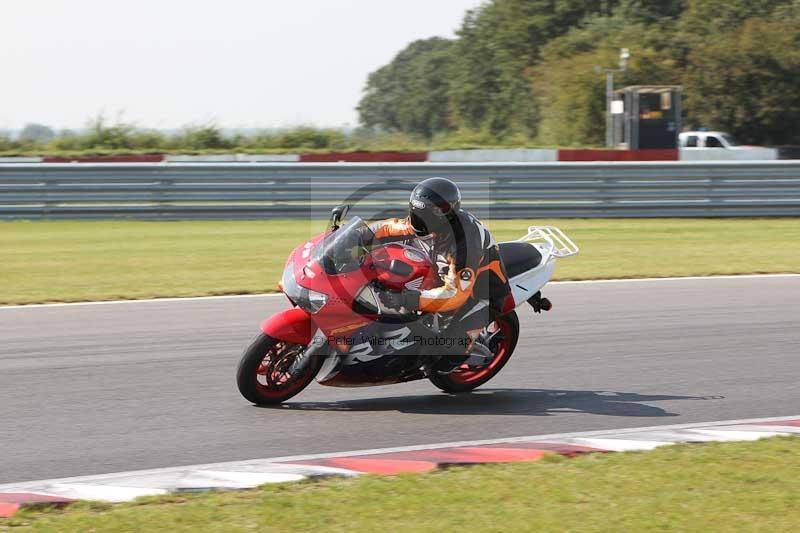 Motorcycle action photographs;Trackday digital images;event digital images;eventdigitalimages;no limits trackday;peter wileman photography;snetterton;snetterton circuit norfolk;snetterton photographs;trackday;trackday photos