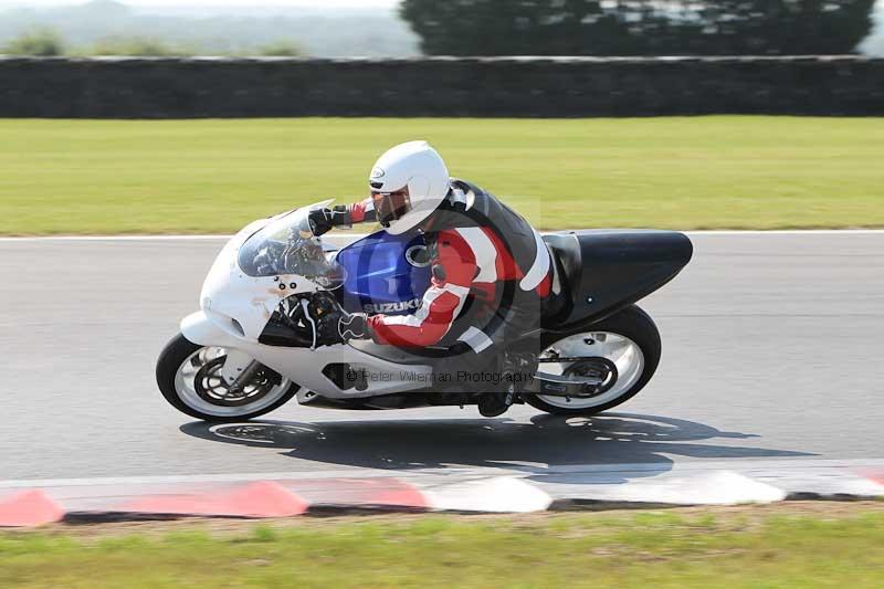 Motorcycle action photographs;Trackday digital images;event digital images;eventdigitalimages;no limits trackday;peter wileman photography;snetterton;snetterton circuit norfolk;snetterton photographs;trackday;trackday photos