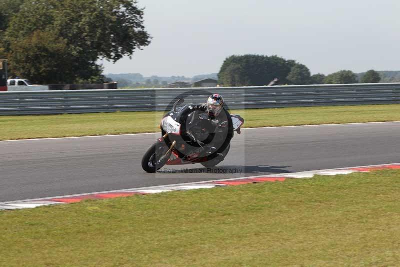 Motorcycle action photographs;Trackday digital images;event digital images;eventdigitalimages;no limits trackday;peter wileman photography;snetterton;snetterton circuit norfolk;snetterton photographs;trackday;trackday photos