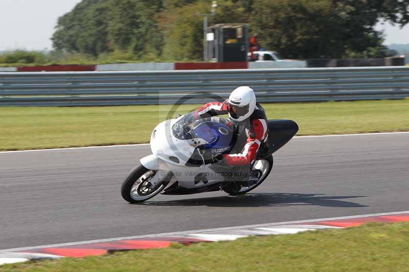 Motorcycle action photographs;Trackday digital images;event digital images;eventdigitalimages;no limits trackday;peter wileman photography;snetterton;snetterton circuit norfolk;snetterton photographs;trackday;trackday photos