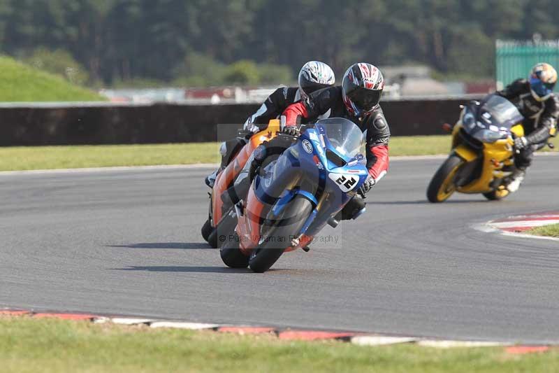 Motorcycle action photographs;Trackday digital images;event digital images;eventdigitalimages;no limits trackday;peter wileman photography;snetterton;snetterton circuit norfolk;snetterton photographs;trackday;trackday photos