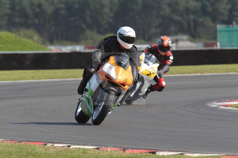 Motorcycle action photographs;Trackday digital images;event digital images;eventdigitalimages;no limits trackday;peter wileman photography;snetterton;snetterton circuit norfolk;snetterton photographs;trackday;trackday photos