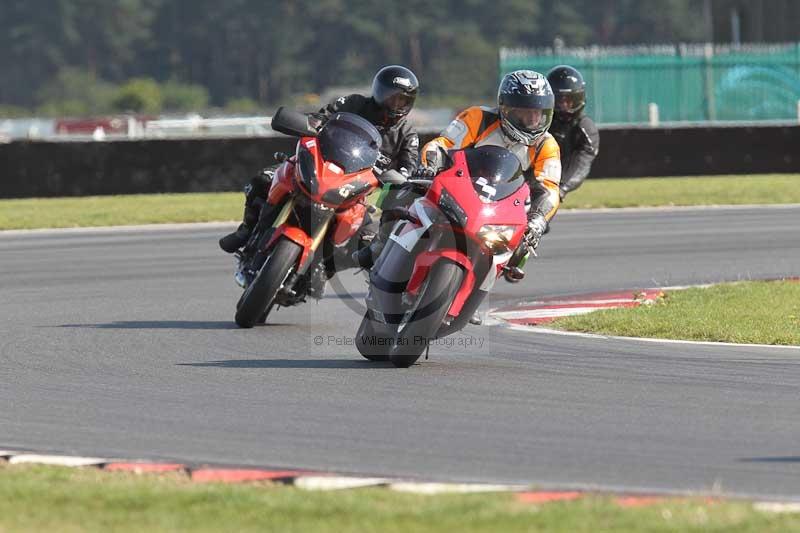 Motorcycle action photographs;Trackday digital images;event digital images;eventdigitalimages;no limits trackday;peter wileman photography;snetterton;snetterton circuit norfolk;snetterton photographs;trackday;trackday photos