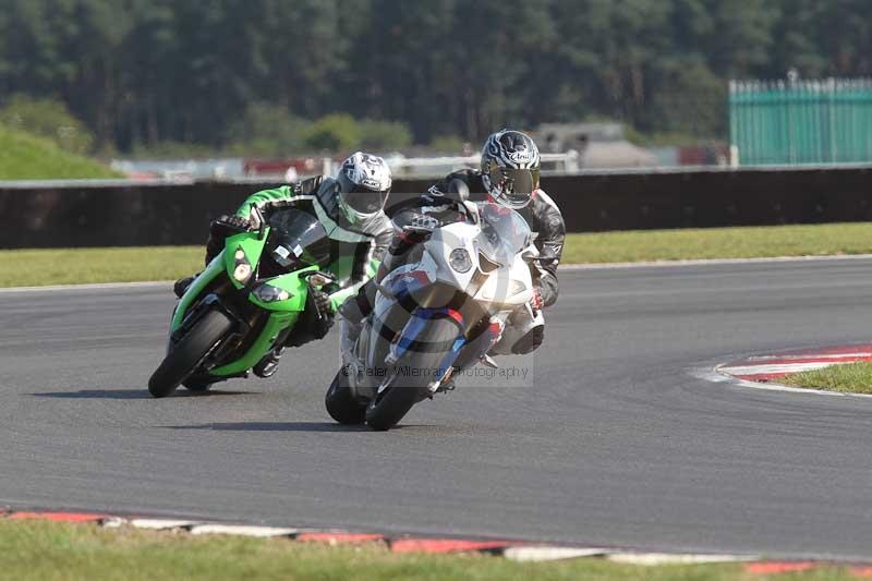 Motorcycle action photographs;Trackday digital images;event digital images;eventdigitalimages;no limits trackday;peter wileman photography;snetterton;snetterton circuit norfolk;snetterton photographs;trackday;trackday photos