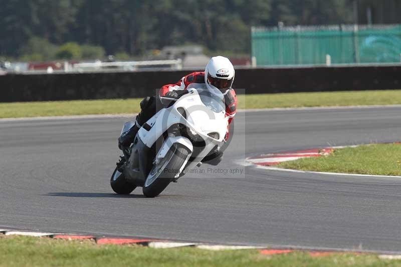 Motorcycle action photographs;Trackday digital images;event digital images;eventdigitalimages;no limits trackday;peter wileman photography;snetterton;snetterton circuit norfolk;snetterton photographs;trackday;trackday photos