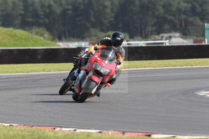 Motorcycle action photographs;Trackday digital images;event digital images;eventdigitalimages;no limits trackday;peter wileman photography;snetterton;snetterton circuit norfolk;snetterton photographs;trackday;trackday photos