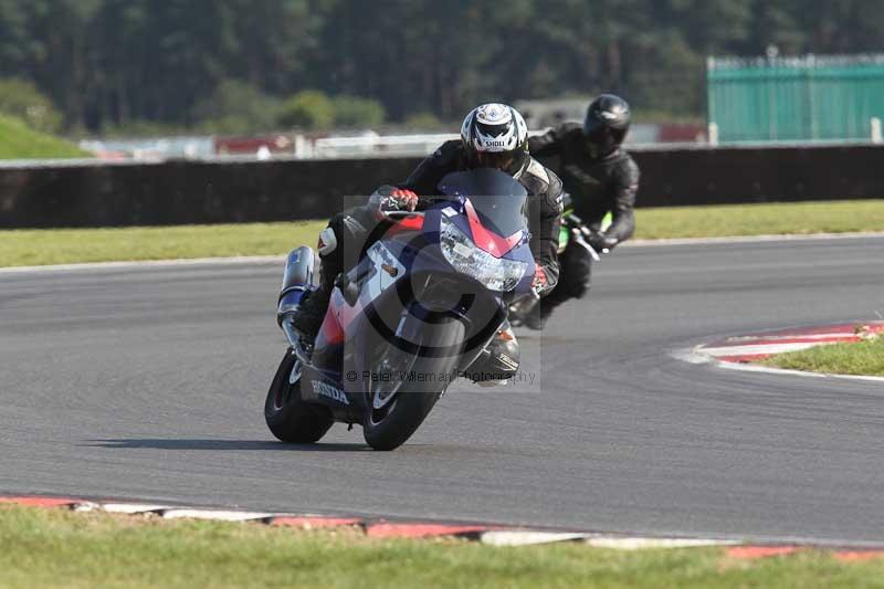 Motorcycle action photographs;Trackday digital images;event digital images;eventdigitalimages;no limits trackday;peter wileman photography;snetterton;snetterton circuit norfolk;snetterton photographs;trackday;trackday photos