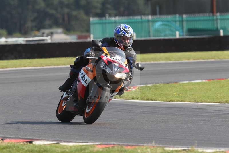 Motorcycle action photographs;Trackday digital images;event digital images;eventdigitalimages;no limits trackday;peter wileman photography;snetterton;snetterton circuit norfolk;snetterton photographs;trackday;trackday photos