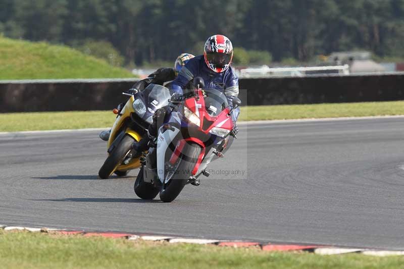 Motorcycle action photographs;Trackday digital images;event digital images;eventdigitalimages;no limits trackday;peter wileman photography;snetterton;snetterton circuit norfolk;snetterton photographs;trackday;trackday photos