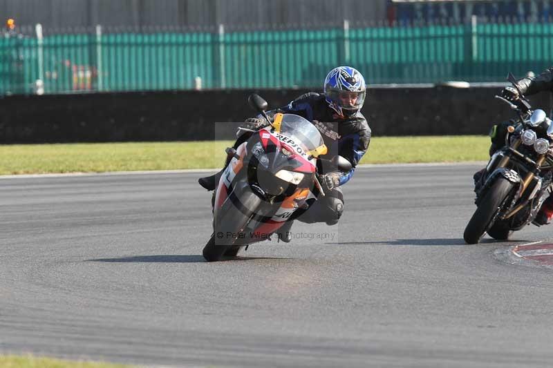 Motorcycle action photographs;Trackday digital images;event digital images;eventdigitalimages;no limits trackday;peter wileman photography;snetterton;snetterton circuit norfolk;snetterton photographs;trackday;trackday photos