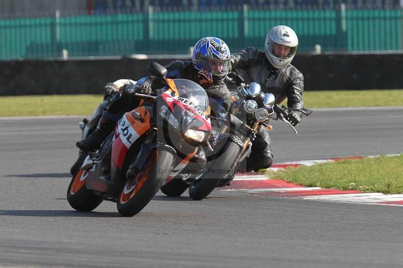 Motorcycle action photographs;Trackday digital images;event digital images;eventdigitalimages;no limits trackday;peter wileman photography;snetterton;snetterton circuit norfolk;snetterton photographs;trackday;trackday photos