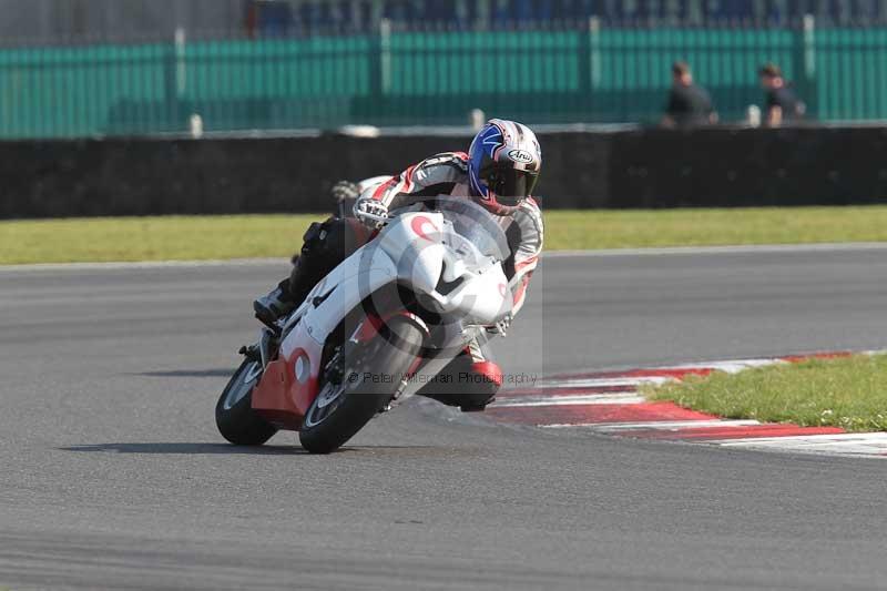 Motorcycle action photographs;Trackday digital images;event digital images;eventdigitalimages;no limits trackday;peter wileman photography;snetterton;snetterton circuit norfolk;snetterton photographs;trackday;trackday photos