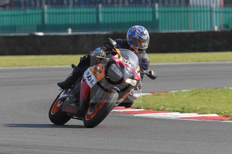 Motorcycle action photographs;Trackday digital images;event digital images;eventdigitalimages;no limits trackday;peter wileman photography;snetterton;snetterton circuit norfolk;snetterton photographs;trackday;trackday photos