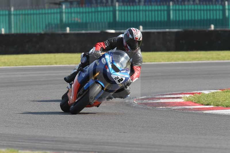 Motorcycle action photographs;Trackday digital images;event digital images;eventdigitalimages;no limits trackday;peter wileman photography;snetterton;snetterton circuit norfolk;snetterton photographs;trackday;trackday photos