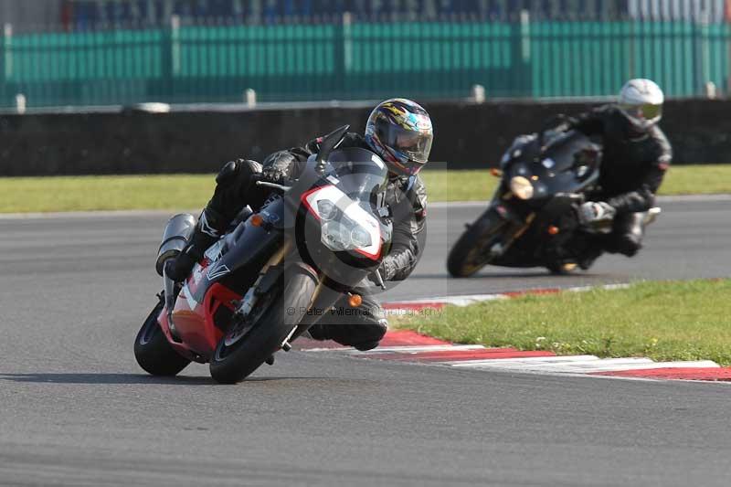 Motorcycle action photographs;Trackday digital images;event digital images;eventdigitalimages;no limits trackday;peter wileman photography;snetterton;snetterton circuit norfolk;snetterton photographs;trackday;trackday photos