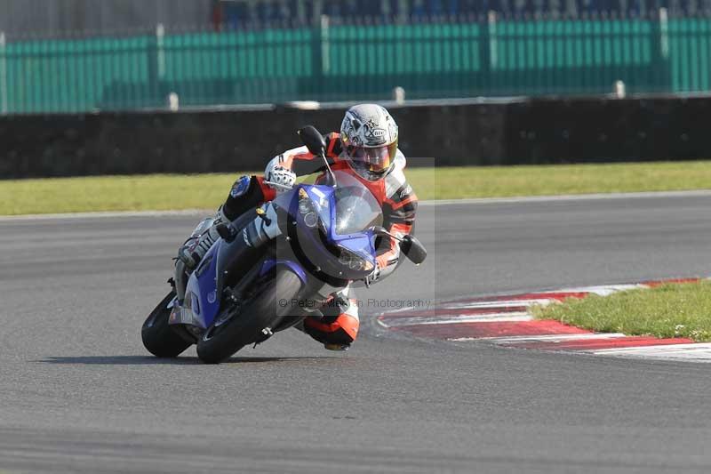 Motorcycle action photographs;Trackday digital images;event digital images;eventdigitalimages;no limits trackday;peter wileman photography;snetterton;snetterton circuit norfolk;snetterton photographs;trackday;trackday photos
