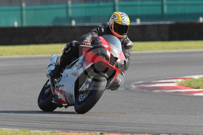Motorcycle action photographs;Trackday digital images;event digital images;eventdigitalimages;no limits trackday;peter wileman photography;snetterton;snetterton circuit norfolk;snetterton photographs;trackday;trackday photos