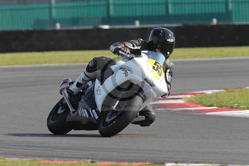 Motorcycle action photographs;Trackday digital images;event digital images;eventdigitalimages;no limits trackday;peter wileman photography;snetterton;snetterton circuit norfolk;snetterton photographs;trackday;trackday photos