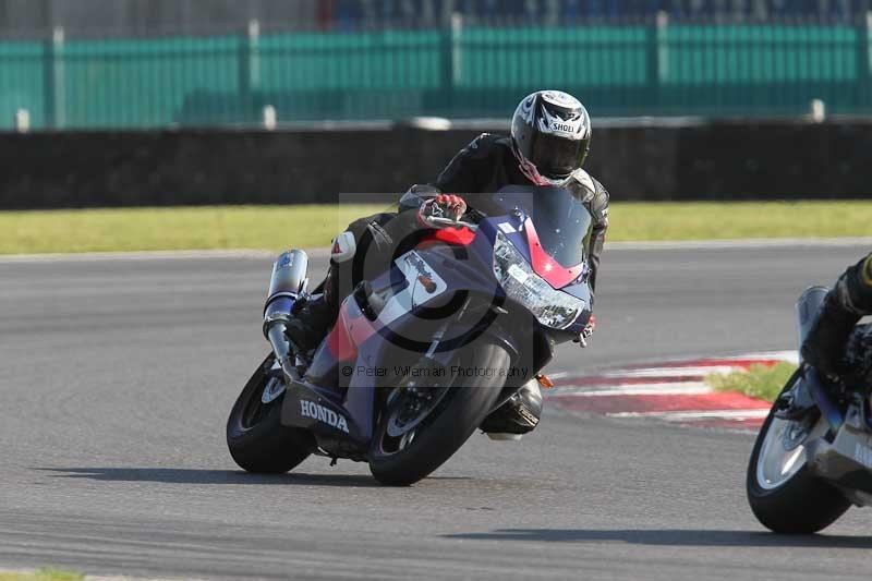 Motorcycle action photographs;Trackday digital images;event digital images;eventdigitalimages;no limits trackday;peter wileman photography;snetterton;snetterton circuit norfolk;snetterton photographs;trackday;trackday photos