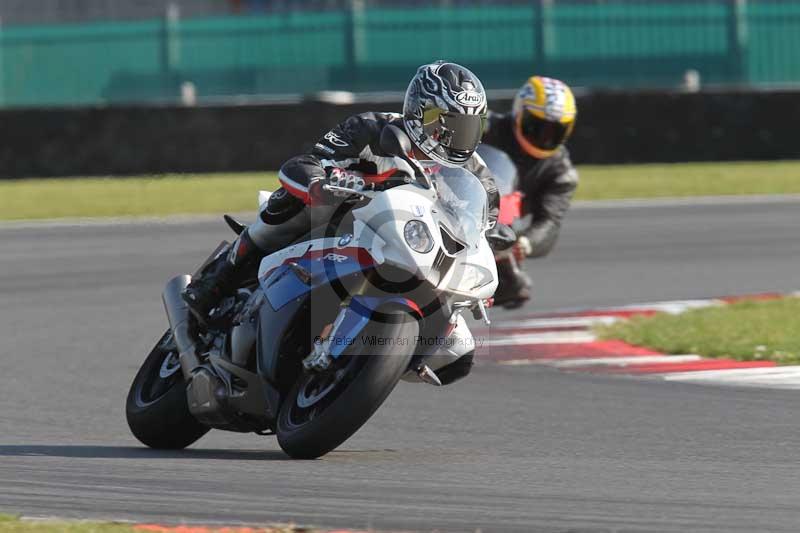 Motorcycle action photographs;Trackday digital images;event digital images;eventdigitalimages;no limits trackday;peter wileman photography;snetterton;snetterton circuit norfolk;snetterton photographs;trackday;trackday photos