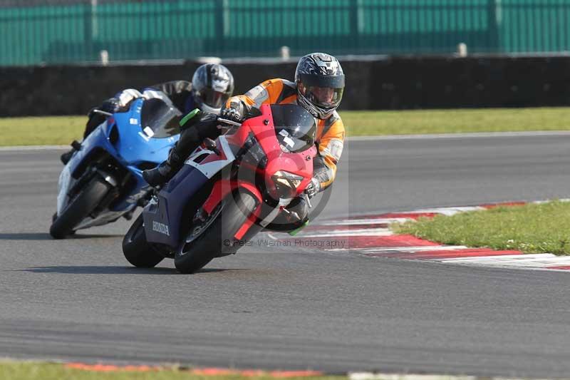 Motorcycle action photographs;Trackday digital images;event digital images;eventdigitalimages;no limits trackday;peter wileman photography;snetterton;snetterton circuit norfolk;snetterton photographs;trackday;trackday photos