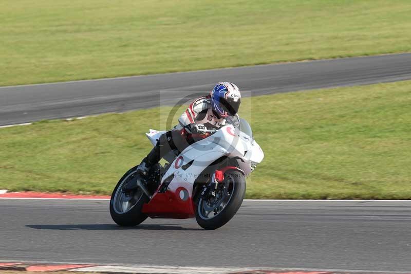 Motorcycle action photographs;Trackday digital images;event digital images;eventdigitalimages;no limits trackday;peter wileman photography;snetterton;snetterton circuit norfolk;snetterton photographs;trackday;trackday photos