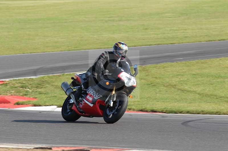 Motorcycle action photographs;Trackday digital images;event digital images;eventdigitalimages;no limits trackday;peter wileman photography;snetterton;snetterton circuit norfolk;snetterton photographs;trackday;trackday photos