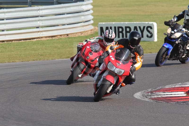 Motorcycle action photographs;Trackday digital images;event digital images;eventdigitalimages;no limits trackday;peter wileman photography;snetterton;snetterton circuit norfolk;snetterton photographs;trackday;trackday photos
