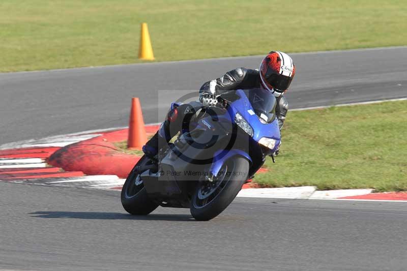 Motorcycle action photographs;Trackday digital images;event digital images;eventdigitalimages;no limits trackday;peter wileman photography;snetterton;snetterton circuit norfolk;snetterton photographs;trackday;trackday photos