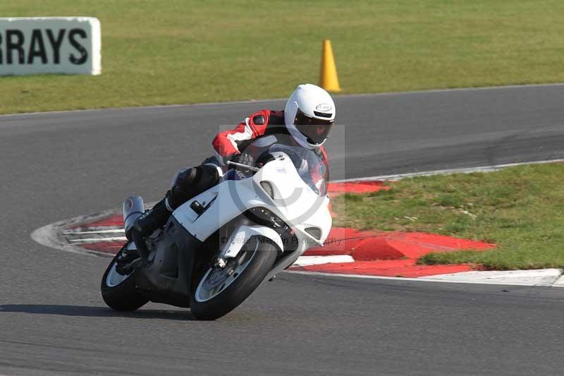 Motorcycle action photographs;Trackday digital images;event digital images;eventdigitalimages;no limits trackday;peter wileman photography;snetterton;snetterton circuit norfolk;snetterton photographs;trackday;trackday photos