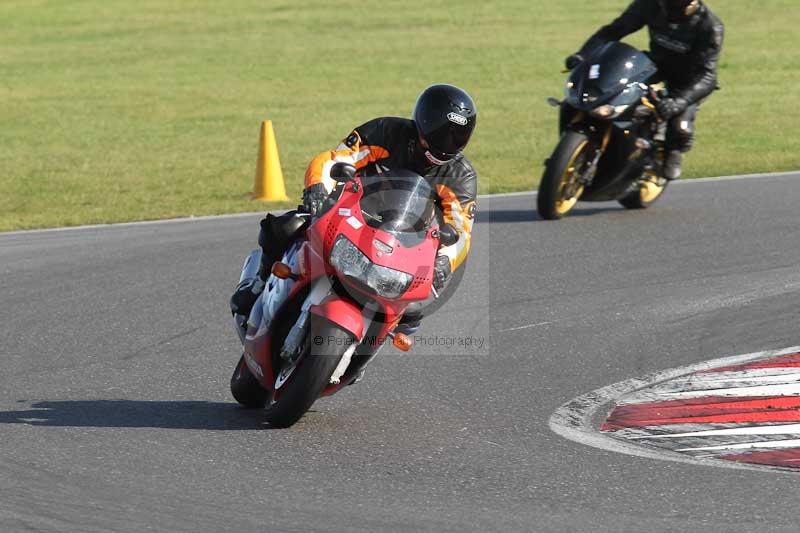 Motorcycle action photographs;Trackday digital images;event digital images;eventdigitalimages;no limits trackday;peter wileman photography;snetterton;snetterton circuit norfolk;snetterton photographs;trackday;trackday photos