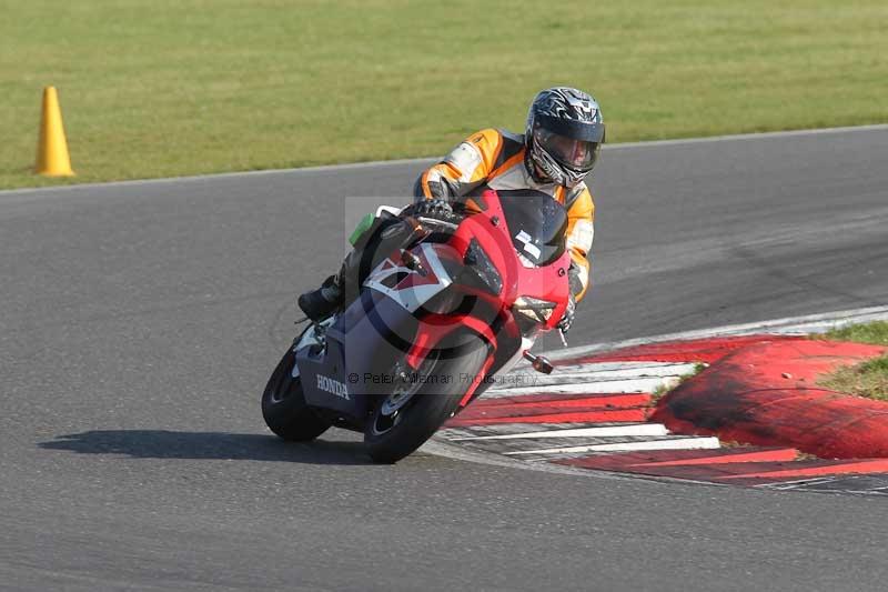 Motorcycle action photographs;Trackday digital images;event digital images;eventdigitalimages;no limits trackday;peter wileman photography;snetterton;snetterton circuit norfolk;snetterton photographs;trackday;trackday photos
