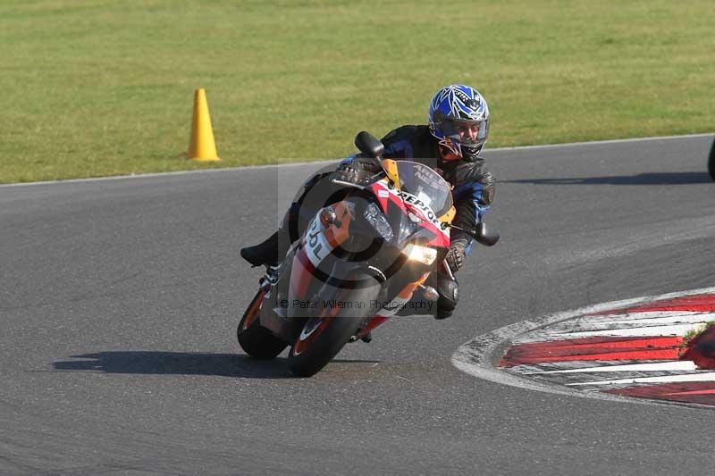 Motorcycle action photographs;Trackday digital images;event digital images;eventdigitalimages;no limits trackday;peter wileman photography;snetterton;snetterton circuit norfolk;snetterton photographs;trackday;trackday photos