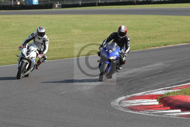 Motorcycle action photographs;Trackday digital images;event digital images;eventdigitalimages;no limits trackday;peter wileman photography;snetterton;snetterton circuit norfolk;snetterton photographs;trackday;trackday photos