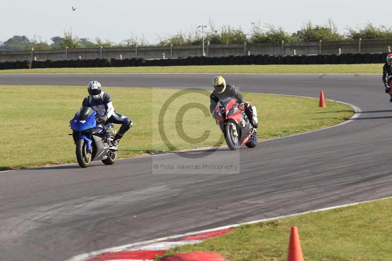 Motorcycle action photographs;Trackday digital images;event digital images;eventdigitalimages;no limits trackday;peter wileman photography;snetterton;snetterton circuit norfolk;snetterton photographs;trackday;trackday photos