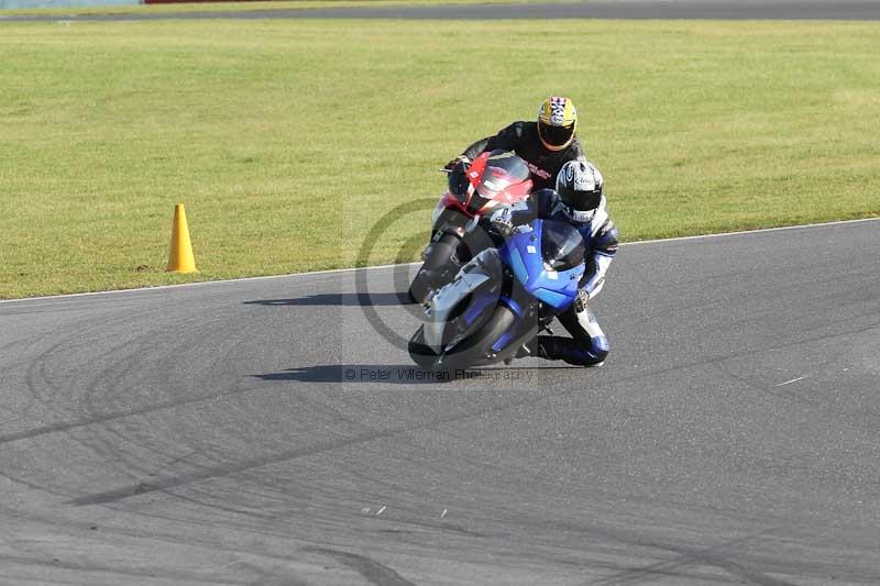 Motorcycle action photographs;Trackday digital images;event digital images;eventdigitalimages;no limits trackday;peter wileman photography;snetterton;snetterton circuit norfolk;snetterton photographs;trackday;trackday photos