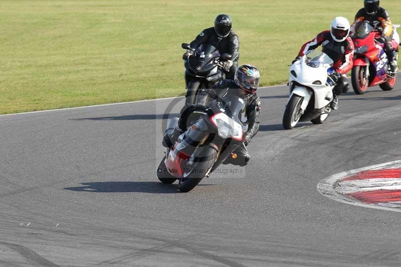 Motorcycle action photographs;Trackday digital images;event digital images;eventdigitalimages;no limits trackday;peter wileman photography;snetterton;snetterton circuit norfolk;snetterton photographs;trackday;trackday photos