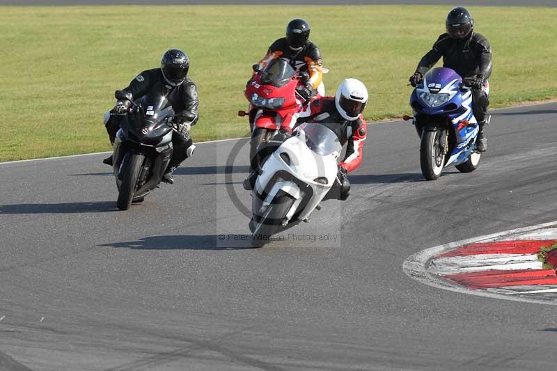 Motorcycle action photographs;Trackday digital images;event digital images;eventdigitalimages;no limits trackday;peter wileman photography;snetterton;snetterton circuit norfolk;snetterton photographs;trackday;trackday photos