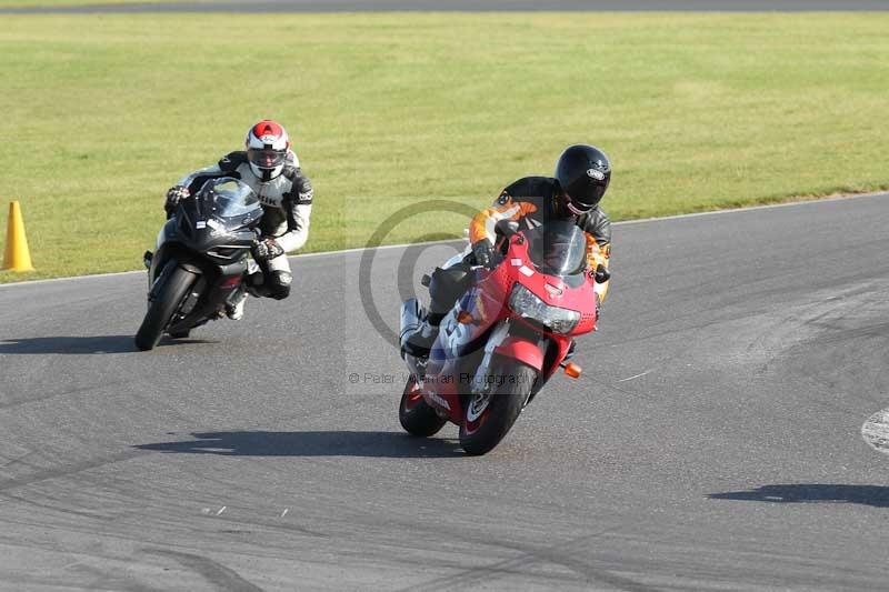 Motorcycle action photographs;Trackday digital images;event digital images;eventdigitalimages;no limits trackday;peter wileman photography;snetterton;snetterton circuit norfolk;snetterton photographs;trackday;trackday photos