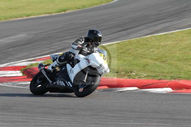 Motorcycle action photographs;Trackday digital images;event digital images;eventdigitalimages;no limits trackday;peter wileman photography;snetterton;snetterton circuit norfolk;snetterton photographs;trackday;trackday photos