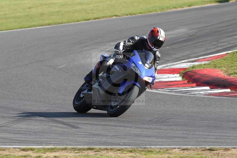 Motorcycle action photographs;Trackday digital images;event digital images;eventdigitalimages;no limits trackday;peter wileman photography;snetterton;snetterton circuit norfolk;snetterton photographs;trackday;trackday photos