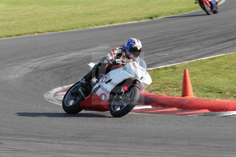 Motorcycle action photographs;Trackday digital images;event digital images;eventdigitalimages;no limits trackday;peter wileman photography;snetterton;snetterton circuit norfolk;snetterton photographs;trackday;trackday photos