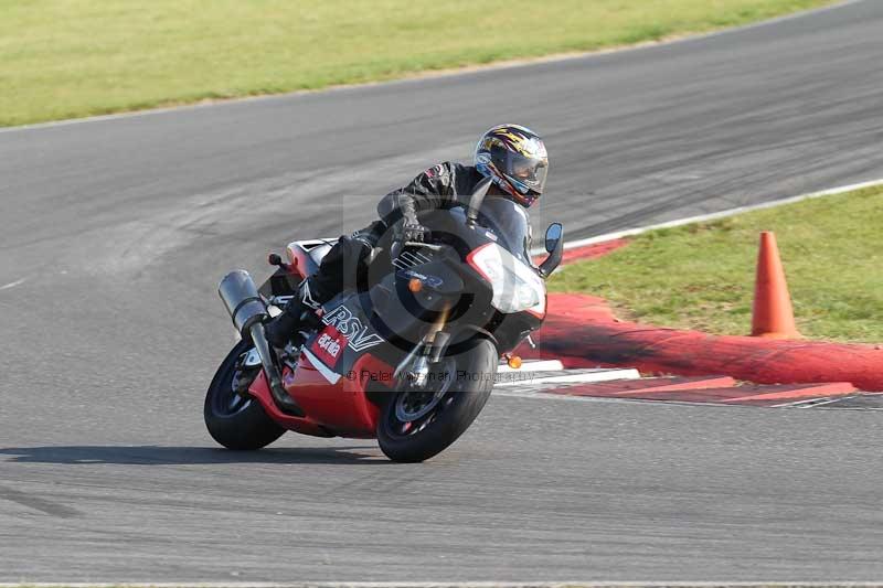 Motorcycle action photographs;Trackday digital images;event digital images;eventdigitalimages;no limits trackday;peter wileman photography;snetterton;snetterton circuit norfolk;snetterton photographs;trackday;trackday photos