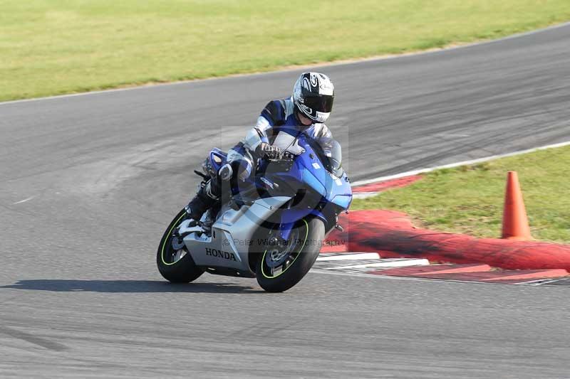 Motorcycle action photographs;Trackday digital images;event digital images;eventdigitalimages;no limits trackday;peter wileman photography;snetterton;snetterton circuit norfolk;snetterton photographs;trackday;trackday photos